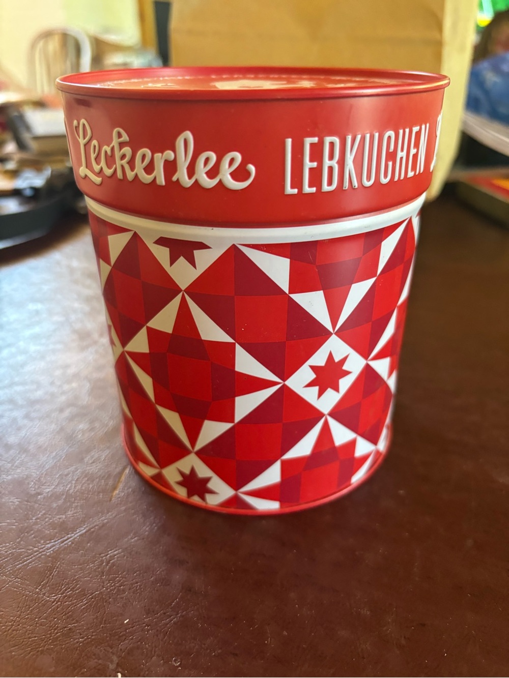 Vintage Leckerlee Lebkuchen Empty Cookie Tin – Red & White Geometric Snowflake S